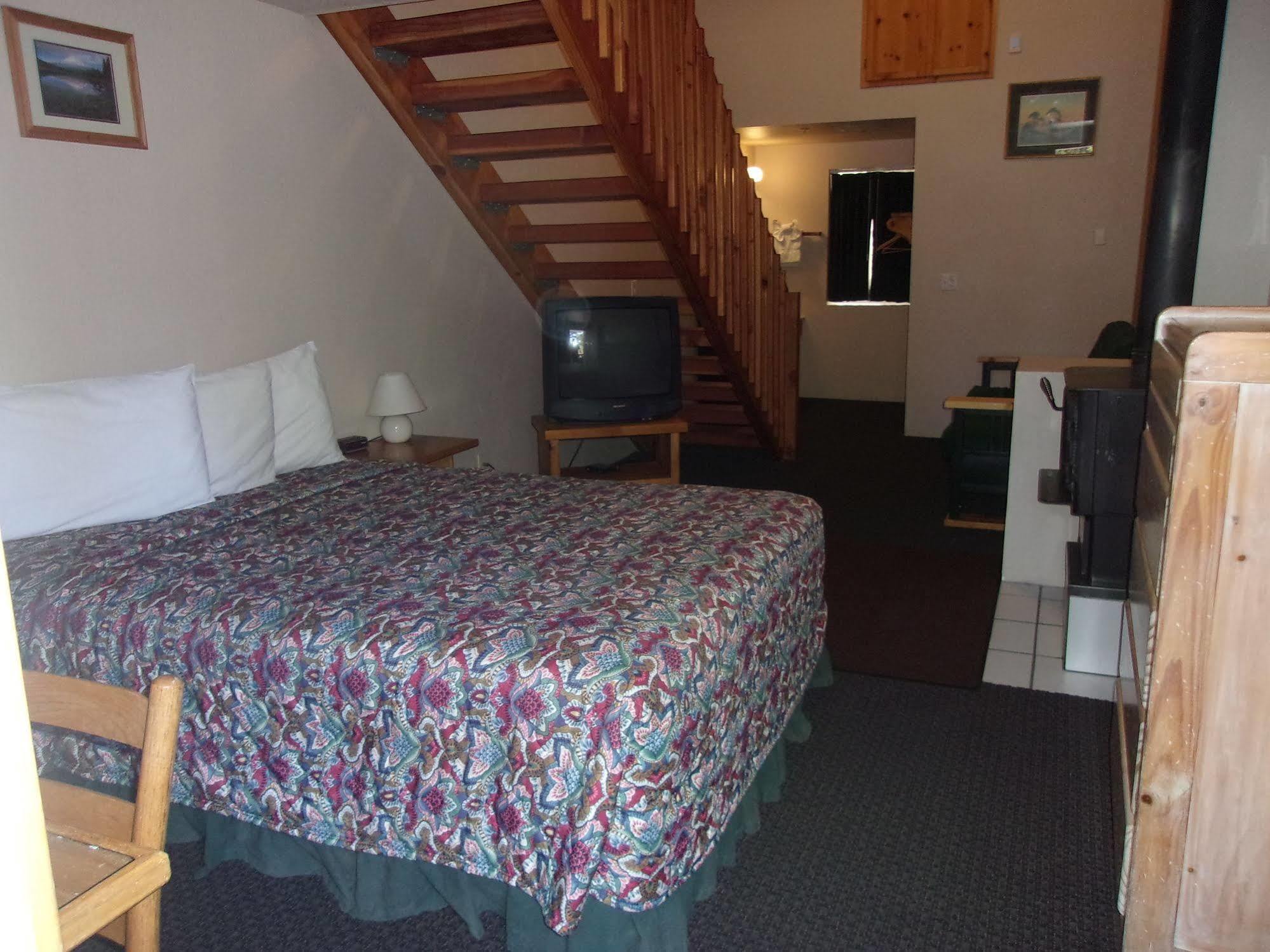 Honey Bear Lodge & Cabins بيغ بير لاكي، سان بيرناردينو، كاليفورنيا المظهر الخارجي الصورة