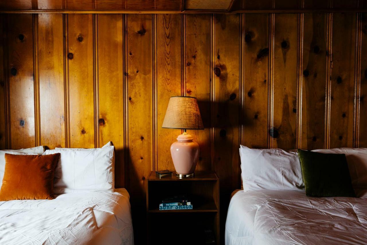 Honey Bear Lodge & Cabins بيغ بير لاكي، سان بيرناردينو، كاليفورنيا الغرفة الصورة