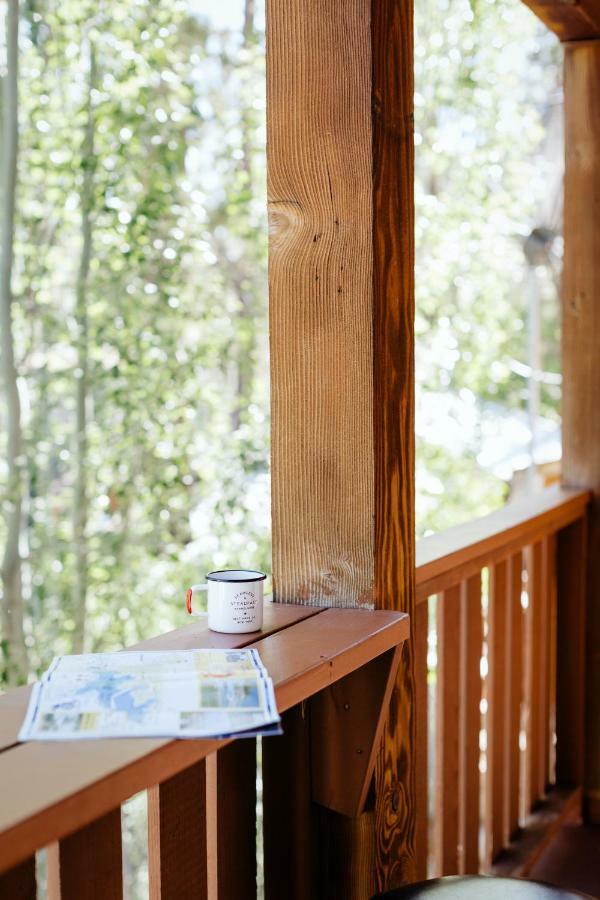 Honey Bear Lodge & Cabins بيغ بير لاكي، سان بيرناردينو، كاليفورنيا الغرفة الصورة