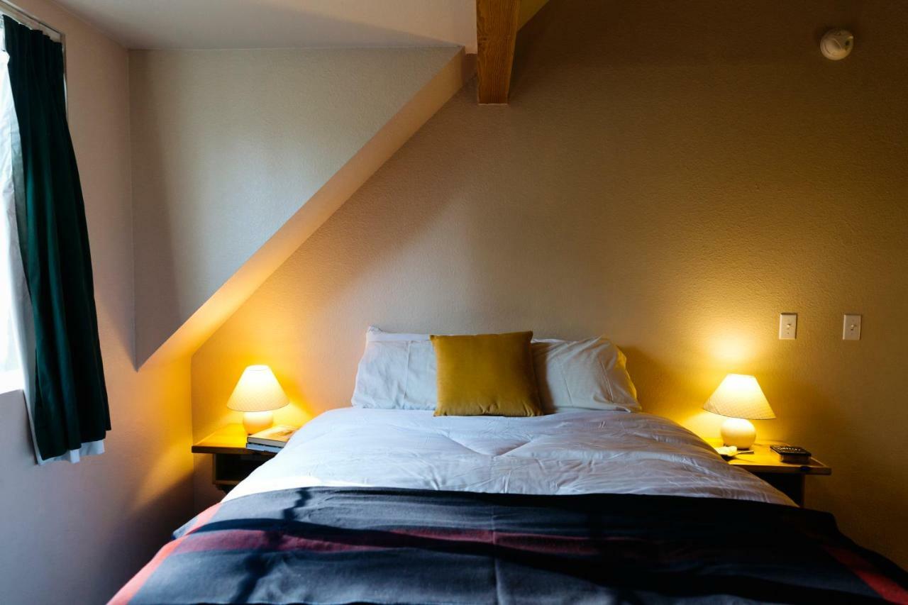 Honey Bear Lodge & Cabins بيغ بير لاكي، سان بيرناردينو، كاليفورنيا الغرفة الصورة