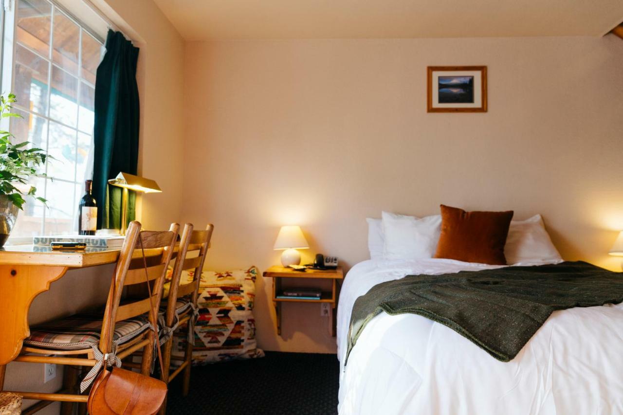 Honey Bear Lodge & Cabins بيغ بير لاكي، سان بيرناردينو، كاليفورنيا الغرفة الصورة